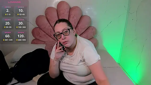 Snapshot of NiickyJones chatting on February 6, 2026, 10:17 pm NiickyJones online show from February 6, 2026, 10:17 pm