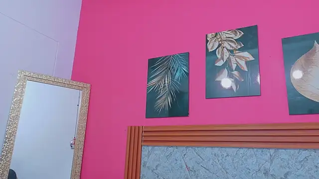 Snapshot of littlee_emilyy_ chatting on April 1, 2026, 12:39 pm littlee emilyy online show from April 1, 2026, 12:39 pm