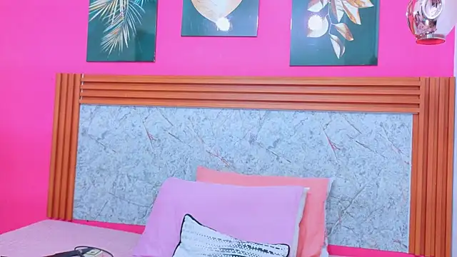 Snapshot of littlee_emilyy_ chatting on March 24, 2026, 12:49 pm littlee emilyy online show from March 24, 2026, 12:49 pm