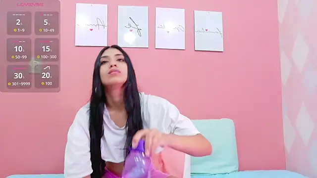 littlee emilyy  online show from October 4, 2025, 12:23 am