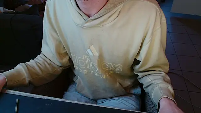 Str8boyy online show from April 26, 2026, 5:05 am