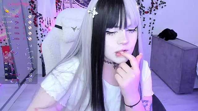 Snapshot of SelenaCute chatting on November 15, 2025, 12:09 pm SelenaCute online show from November 15, 2025, 12:09 pm