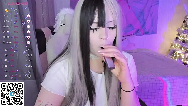 Snapshot of SelenaCute chatting on December 14, 2025, 6:19 am SelenaCute online show from December 14, 2025, 6:19 am