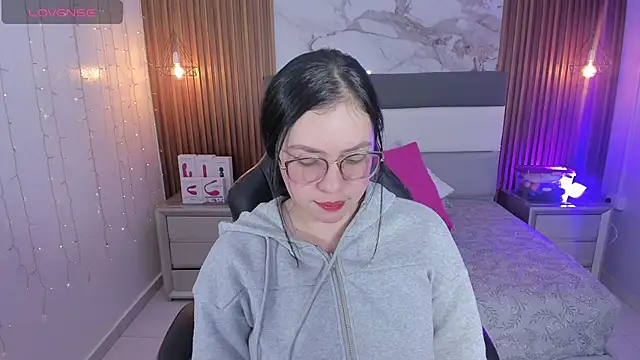 Snapshot of megancero chatting on October 1, 2025, 12:31 pm megancero online show from October 1, 2025, 12:31 pm