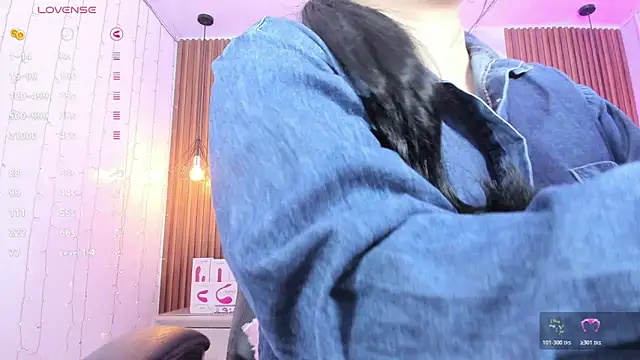 Snapshot of megancero chatting on February 19, 2026, 12:35 pm megancero online show from February 19, 2026, 12:35 pm