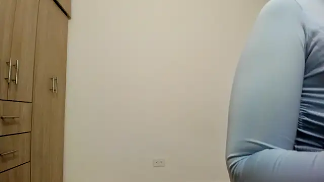 Hana Zurah online show from December 3, 2025, 10:42 pm