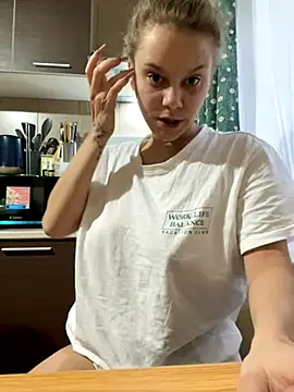 Snapshot of Tasty_Shape chatting on October 14, 2025, 4:57 am Tasty Shape online show from October 14, 2025, 4:57 am