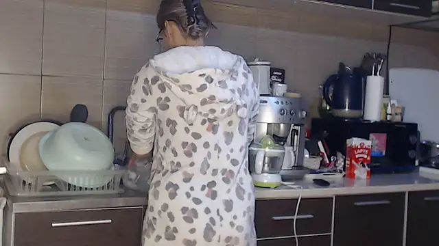 Snapshot of Tasty_Shape chatting on October 10, 2025, 5:19 am Tasty Shape online show from October 10, 2025, 5:19 am