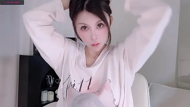 Snapshot of lvy-w chatting on October 30, 2025, 5:50 am lvy-w online show from October 30, 2025, 5:50 am