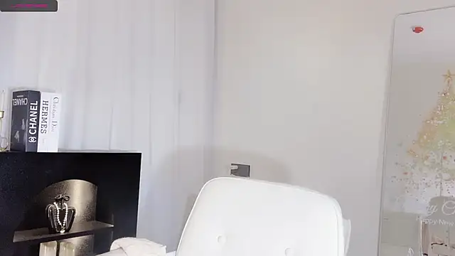 lvy-w online show from December 15, 2025, 12:33 pm