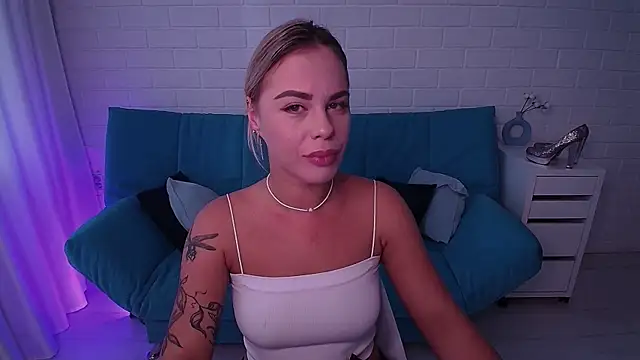 Snapshot of RikaRaily chatting on September 10, 2025, 5:39 am RikaRaily online show from September 10, 2025, 5:39 am