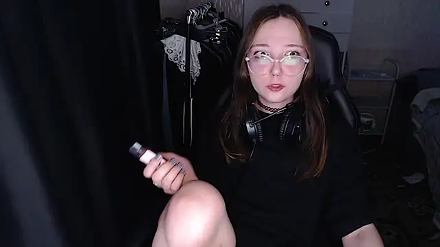 AmeliaKamishiro online show from December 21, 2025, 9:44 am