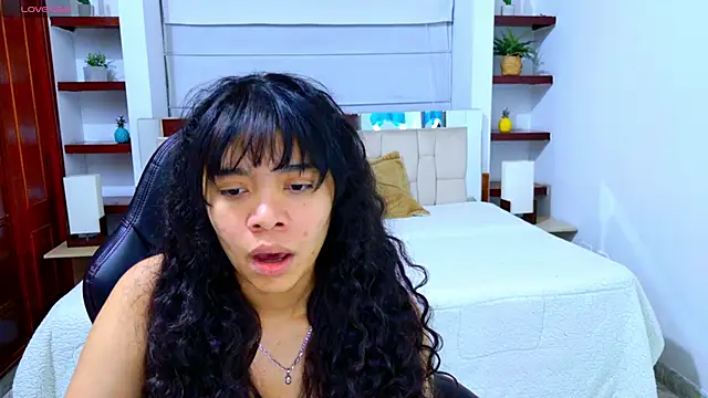 laureentt  online show from December 19, 2025, 3:10 am