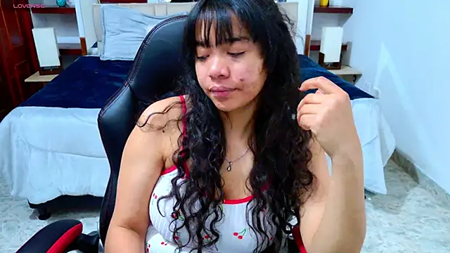 laureentt  online show from October 22, 2025, 3:06 am