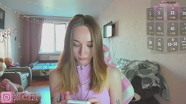 MoonDust online show from May 25, 2026, 3:33 pm