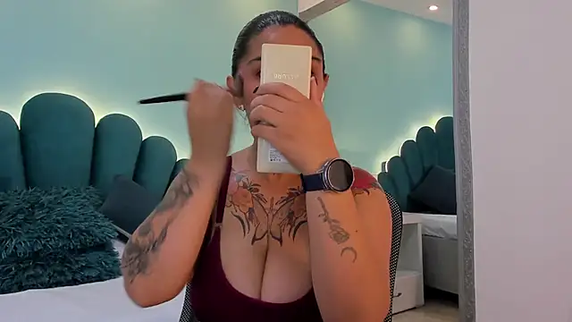 sharlott18 online show from March 18, 2026, 3:46 pm