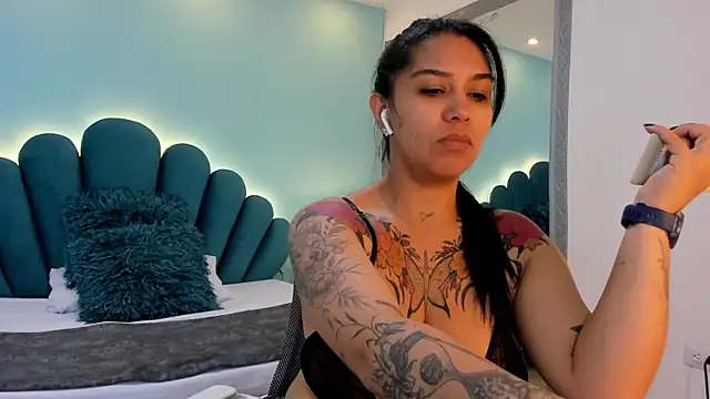 sharlott18 online show from March 2, 2026, 3:19 pm