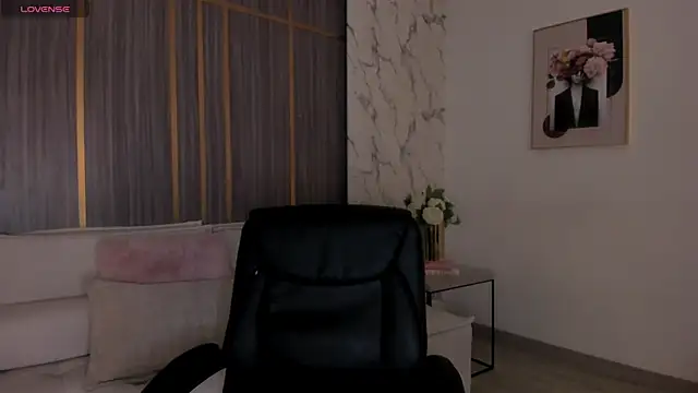 Snapshot of IsabellaAllen chatting on June 16, 2026, 11:49 pm IsabellaAllen online show from June 16, 2026, 11:49 pm