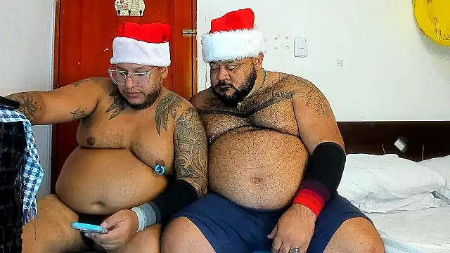 Snapshot of Latino_bigcock chatting on December 5, 2025, 1:49 am Latino bigcock online show from December 5, 2025, 1:49 am