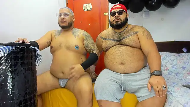 Snapshot of Latino_bigcock chatting on November 6, 2025, 8:57 pm Latino bigcock online show from November 6, 2025, 8:57 pm