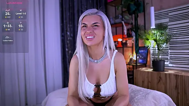 Serene Sophiex online show from June 4, 2026, 8:02 pm