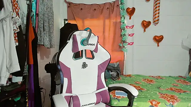 Snapshot of SofiaOlivares chatting on February 17, 2025, 6:28 pm SofiaOlivares online show from February 17, 2025, 6:28 pm