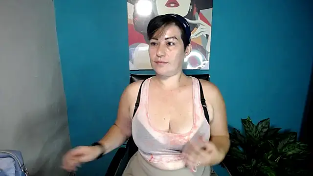 Snapshot of Sunny_rayz_ chatting on June 15, 2026, 11:43 am Sunny rayz online show from June 15, 2026, 11:43 am