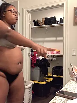 Snapshot of SweetHoneyBunz chatting on July 11, 2026, 3:01 pm SweetHoneyBunz online show from July 11, 2026, 3:01 pm