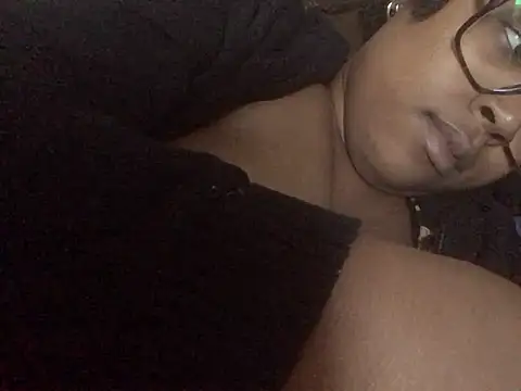 SweetHoneyBunz online show from November 4, 2025, 9:51 pm