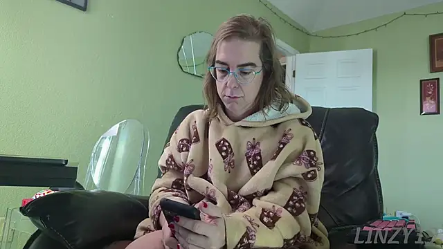 Linzy 19 online show from November 9, 2025, 4:22 pm