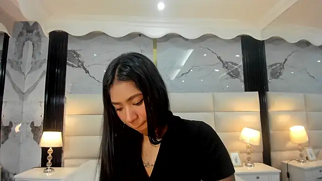 Lia-Anahiz online show from December 2, 2025, 4:58 am