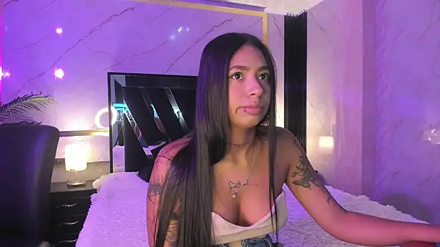 Lia-Anahiz online show from November 29, 2025, 2:01 am