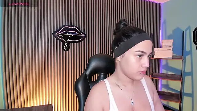 emily roberts1 online show from March 21, 2025, 3:55 am