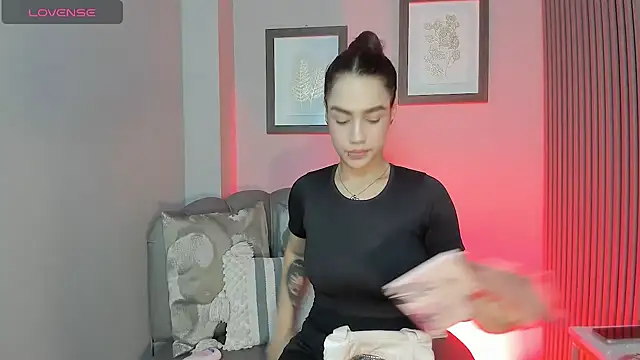 emily roberts1 online show from September 30, 2025, 1:06 pm