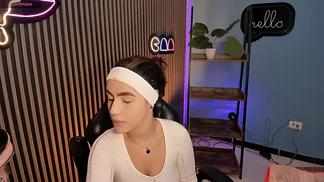 emily roberts1 online show from December 16, 2025, 9:30 pm