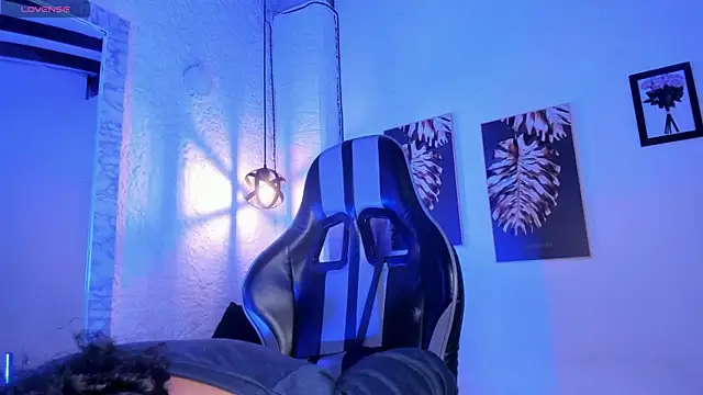 Snapshot of Alizon_1 chatting on November 8, 2025, 7:50 pm Alizon 1 online show from November 8, 2025, 7:50 pm