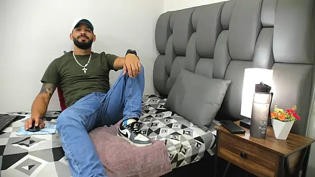 Thiagogomez online show from March 19, 2026, 7:14 pm