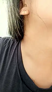 ViolettAndCandy online show from September 17, 2025, 2:41 pm