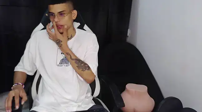 hot king20 online show from March 4, 2025, 8:38 pm