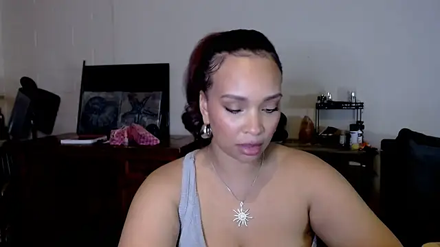 Snapshot of SashaEstrella chatting on October 27, 2025, 6:47 am SashaEstrella online show from October 27, 2025, 6:47 am