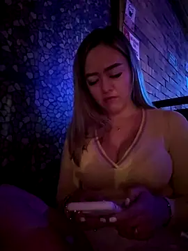 Danielavegax online show from November 8, 2025, 4:38 am