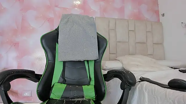 aida rose  online show from March 26, 2026, 7:56 pm