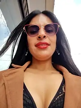 Astrid-- online show from December 22, 2025, 7:58 pm