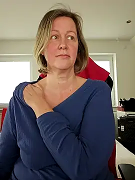 Snapshot of MarleneBloem chatting on March 12, 2025, 4:24 pm MarleneBloem online show from March 12, 2025, 4:24 pm