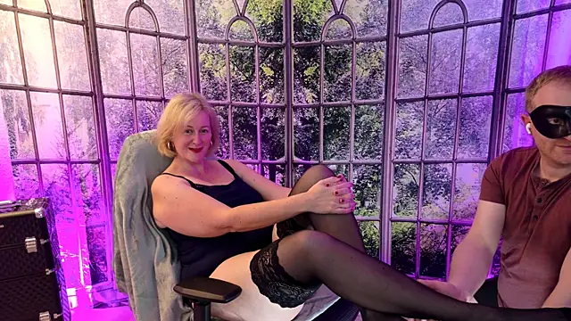 Snapshot of MarleneBloem chatting on October 12, 2025, 12:17 pm MarleneBloem online show from October 12, 2025, 12:17 pm