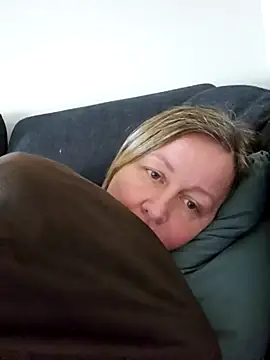 Snapshot of MarleneBloem chatting on February 18, 2025, 10:27 am MarleneBloem online show from February 18, 2025, 10:27 am