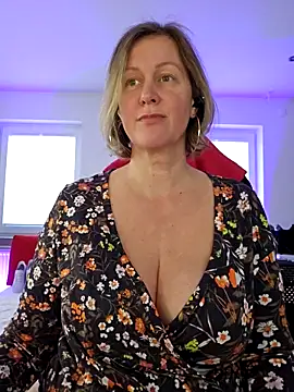 Snapshot of MarleneBloem chatting on March 13, 2025, 3:39 pm MarleneBloem online show from March 13, 2025, 3:39 pm