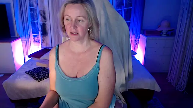 Snapshot of MarleneBloem chatting on November 13, 2025, 4:00 pm MarleneBloem online show from November 13, 2025, 4:00 pm