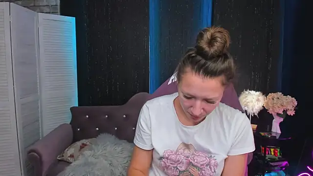 Snapshot of SarahCoksss chatting on November 13, 2025, 12:58 am SarahCoksss online show from November 13, 2025, 12:58 am