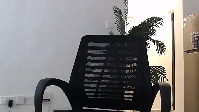 Snapshot of CurvyGlass chatting on January 6, 2026, 6:17 am CurvyGlass online show from January 6, 2026, 6:17 am